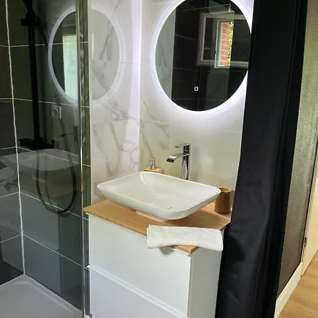 Rohmer Videoprojecteur Et Cocon Intimiste Apartman Leguevin